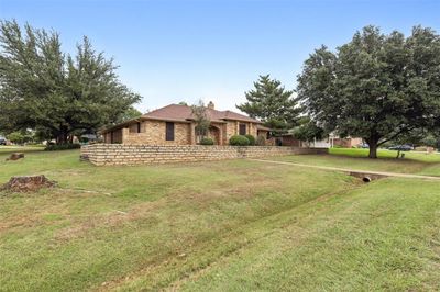 9005 Bontura Road, House other with 3 bedrooms, 2 bathrooms and null parking in Granbury TX | Image 2