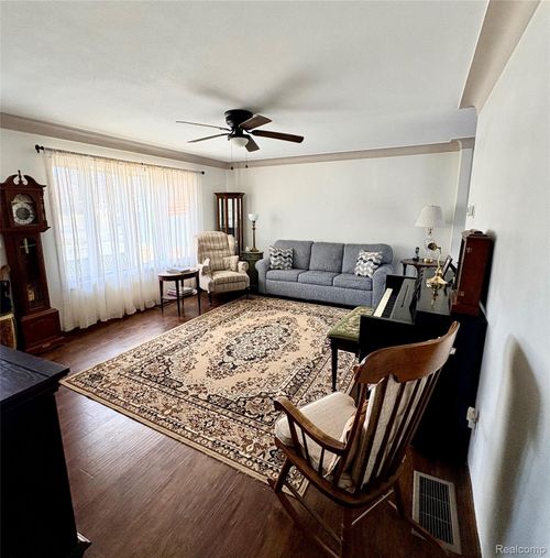 4329 Mohawk Trl, Adrian, MI, 49221-9394 | Card Image