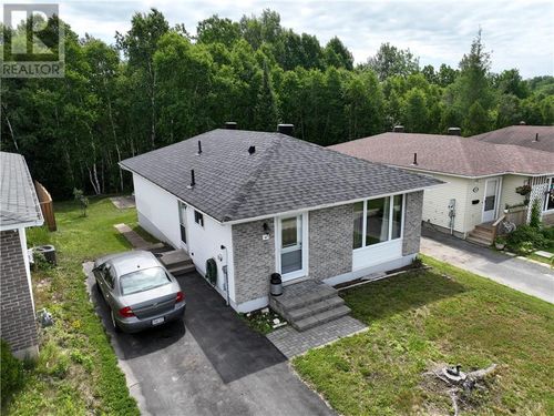 41 Esten Dr S, Elliot Lake, ON, P5A3M8 | Card Image