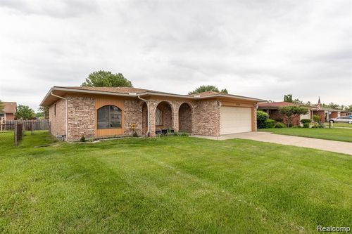 38576 Cottonwood Dr, Sterling Heights, MI, 48310-3132 | Card Image