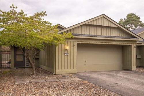 17298 Otani Ct, Strongsville, OH, 44136-4326 | Card Image