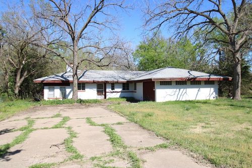 2 N Eastborough Rd, Salina, KS, 67401-1610 | Card Image