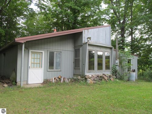 22484 90th Ave, Marion, MI, 49665-8045 | Card Image