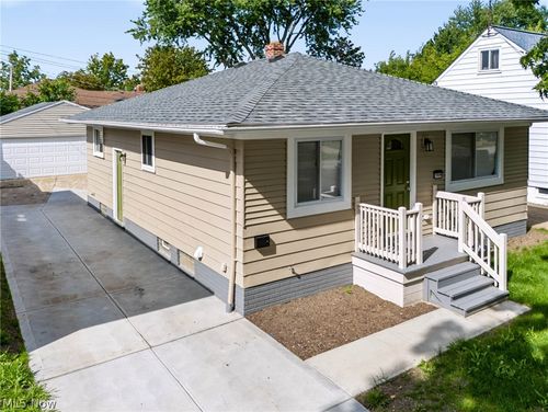 15909 Bryce Ave, Cleveland, OH, 44128-3237 | Card Image