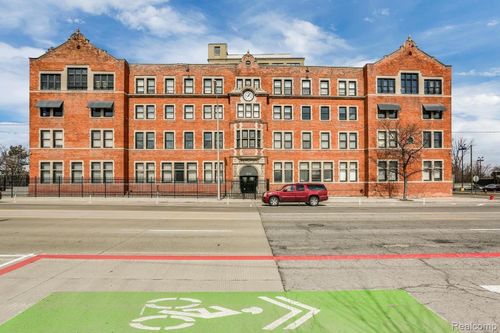 322-6533 E Jefferson Ave, Detroit, MI, 48207-4361 | Card Image