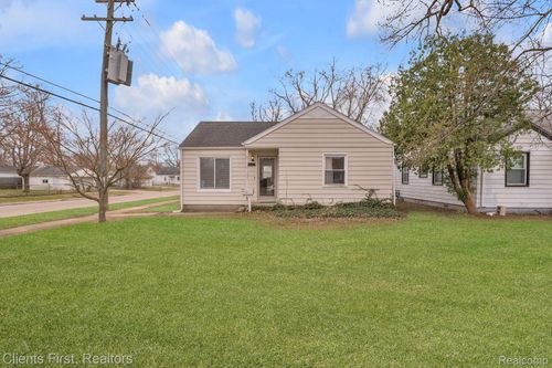 24301 Stanford St, Dearborn Heights, MI, 48125-1911 | Card Image