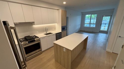 213-2450 Garden Dr, Vancouver, BC, V5N | Card Image