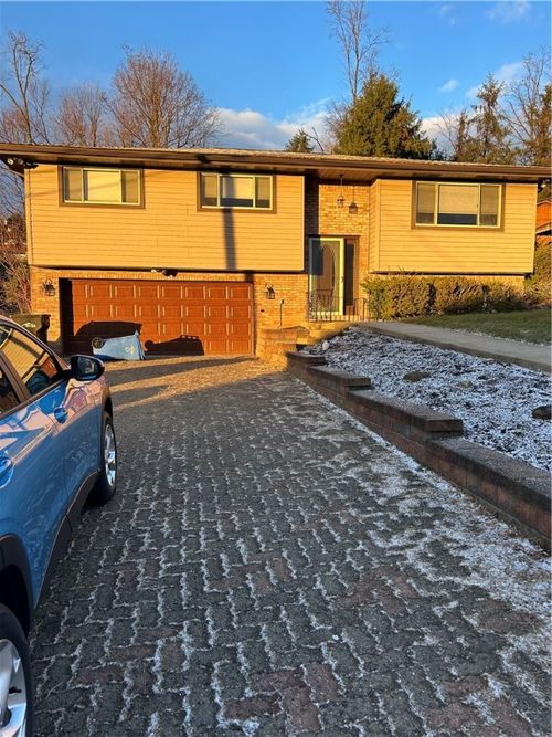 13261 Sylvia Dr, North Huntingdon, PA, 15642-1738 | Card Image