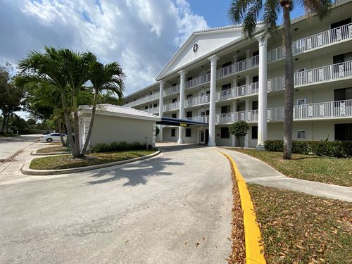 apt-202-3515 Village Blvd, West Palm Beach, FL, 33409-7438 | Card Image