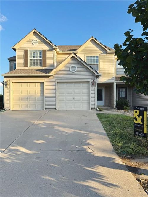 5402 N Fairmount Avenue, Kansas City, MO, 64118 | Card Image