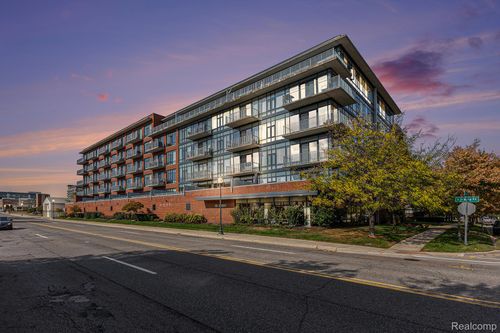 unit-404-101 Curry Ave, Royal Oak, MI, 48067-4232 | Card Image