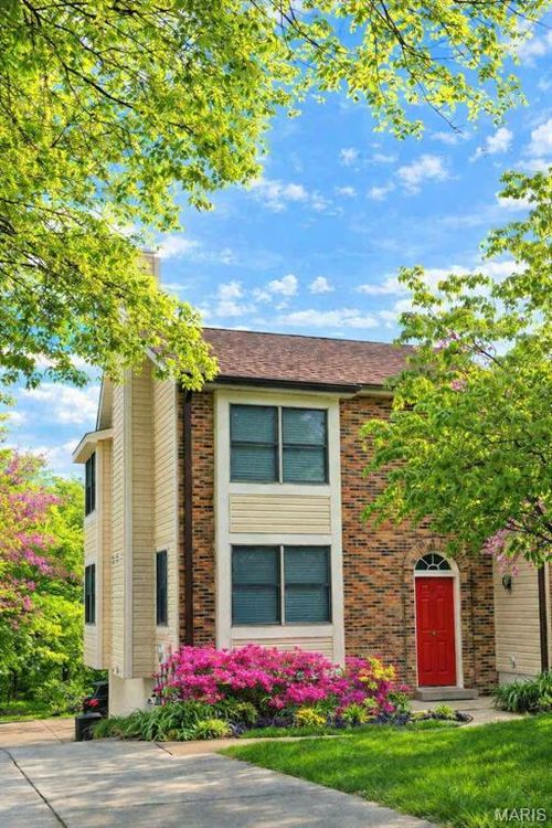 5527 Pierre Ct, Saint Louis, MO, 63128-4163 | Card Image