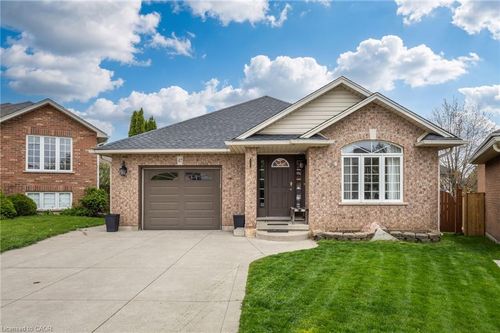 47 Hannah Cres, Hamilton, ON, L9B2V4 | Card Image