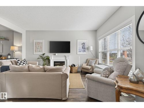 9084 Rosenthal Link Nw, Edmonton, AB, T5T7A6 | Card Image