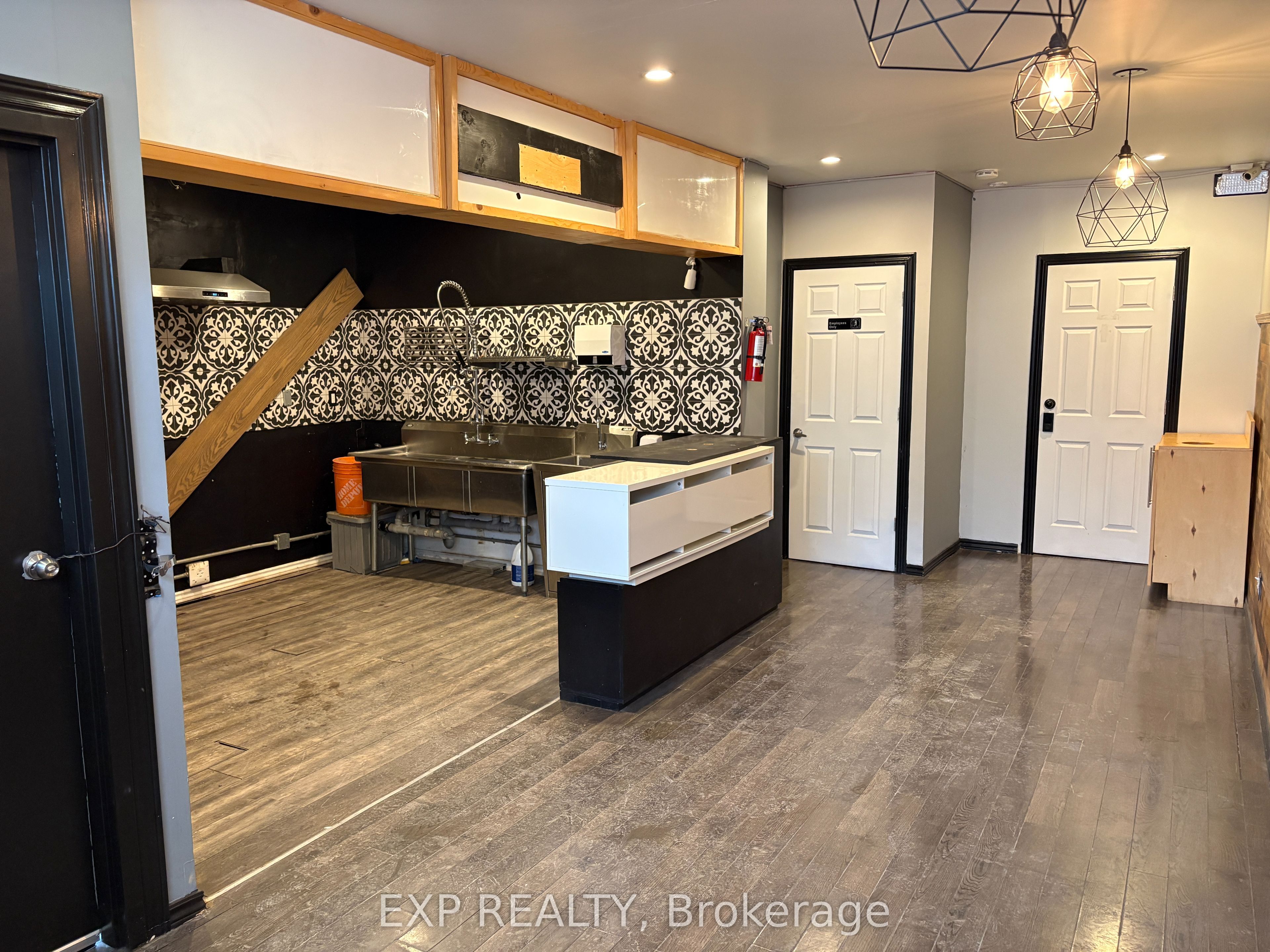 Commercial Lease in Toronto W03 3