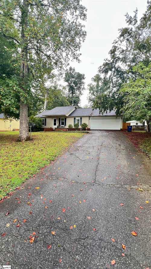 307 Pascal Dr, Greenwood, SC, 29649-1676 | Card Image