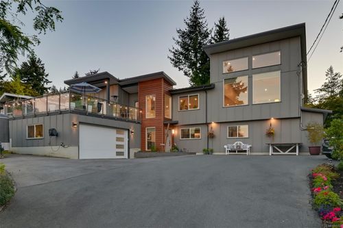 8566 Moxon Terr, North Saanich, BC, V8L1K6 | Card Image