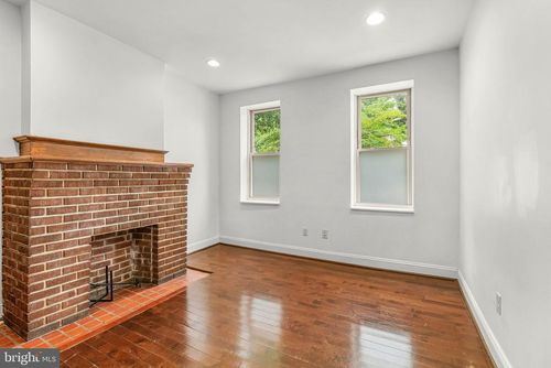 903 S 13th St, PHILADELPHIA, PA, 19147-3604 | Card Image
