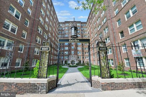 1b-525-4247 Locust Street, PHILADELPHIA, PA, 19104 | Card Image