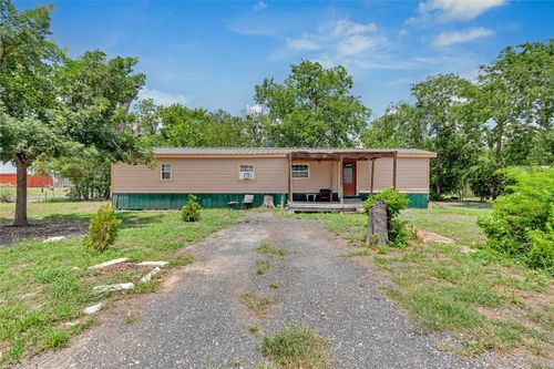 101 E Ash St, Granger, TX, 76530-5637 | Card Image