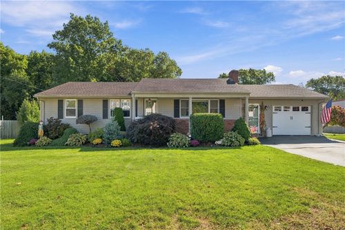 15 Valley View Dr, Greenville, RI, 02828-1115 | Card Image