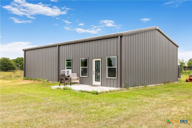 592 Dagg Rd, Home with 1 bedrooms, 2 bathrooms and null parking in Yoakum TX | Image 21
