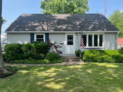 211 Koch Dr, Genoa, IL, 60135-1305 | Card Image