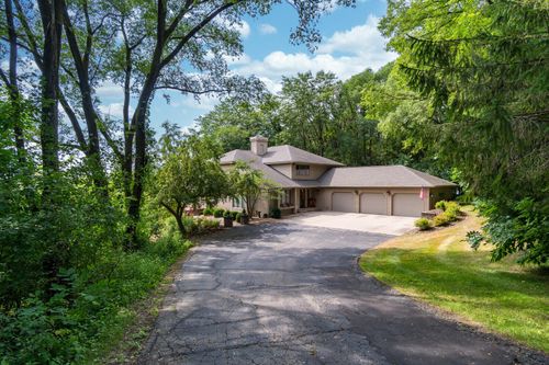 2015 Stonecrest Rd, La Crosse, WI, 54601-2456 | Card Image