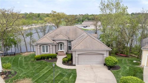 124 Teton Rdg, Lake Winnebago, MO, 64034-9466 | Card Image