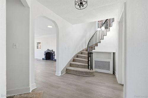 8951 La Salle Blvd, Detroit, MI, 48206-2245 | Card Image