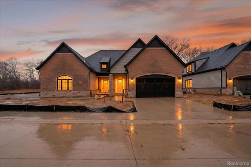 546 Maplehill Rd, Rochester Hills, MI, 48306-4317 | Card Image