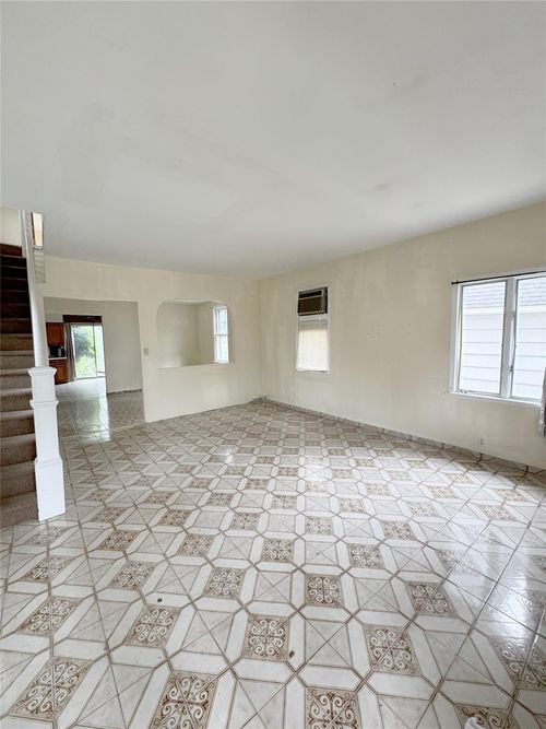 124 Raymond St, Rockville Centre, NY, 11570-2541 | Card Image