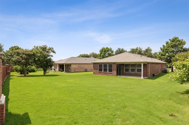Huge backyard | Image 7