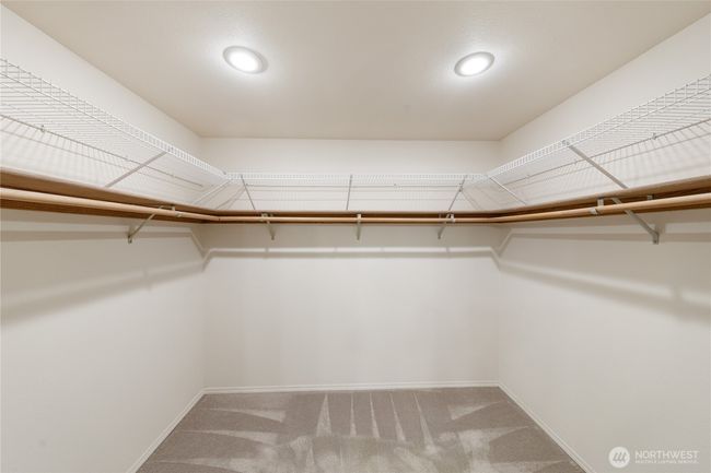 Huge closet | Image 16