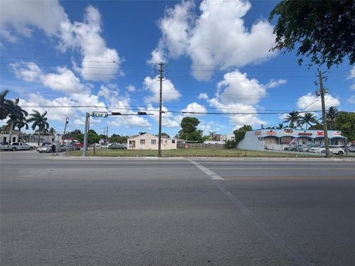 3186 Nw 33rd St, Miami, FL, 33142-5713 | Card Image
