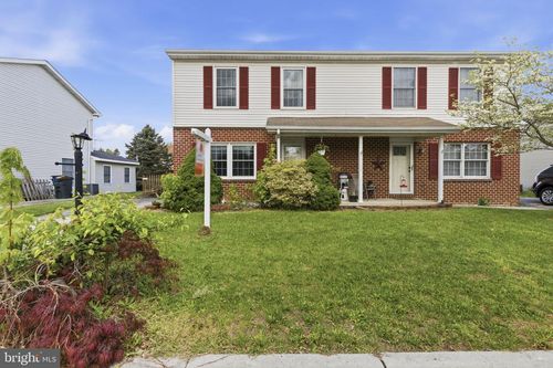 18 E Lakeview Dr, LITTLESTOWN, PA, 17340-1711 | Card Image