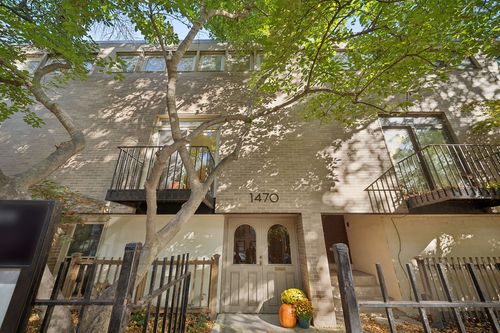 1470 E 56th St, Chicago, IL, 60637-1866 | Card Image
