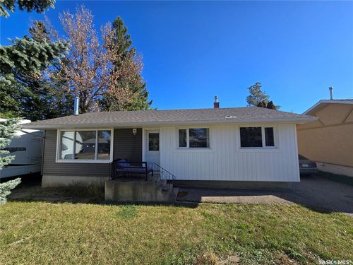 e-719 3rd Street E, Assiniboia, SK, S0H0B0 | Card Image