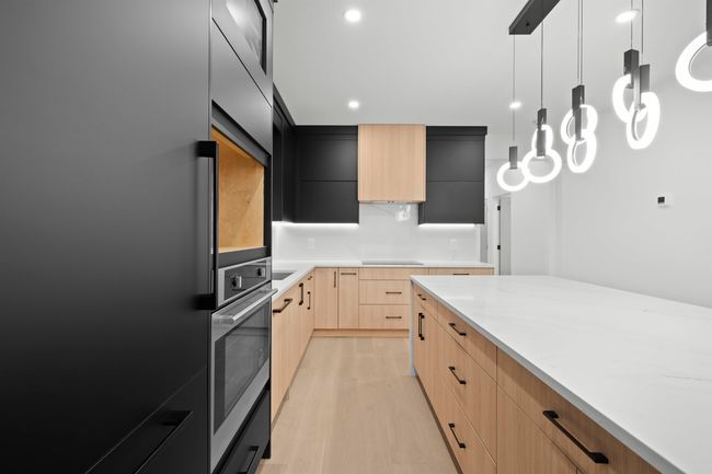 5628 Chaffey Ave, Home with 6 bedrooms, 5 bathrooms and 2 parking in Burnaby BC | Image 12