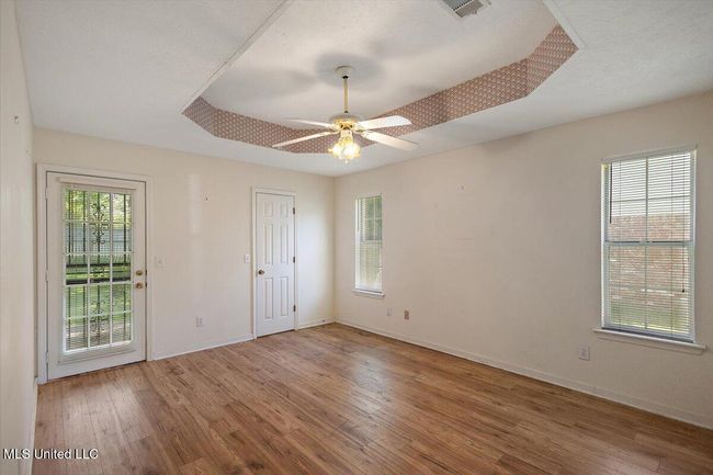 PRIMARY BEDROOM | Image 12