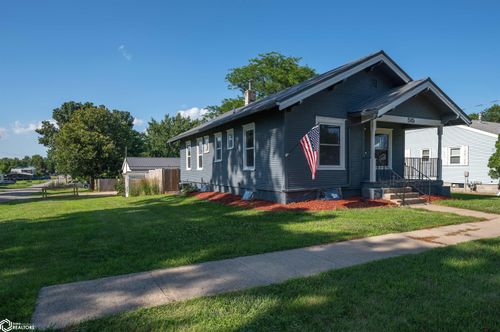 515 W 12th St, Vinton, IA, 52349-1411 | Card Image