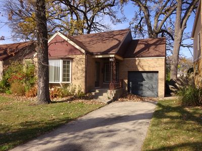 812 Seeley Avenue, House other with 2 bedrooms, 1 bathrooms and 2 parking in Park Ridge IL | Image 2