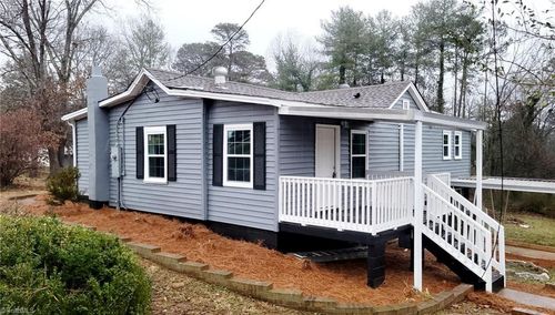 3910 25th St Ne, Hickory, NC, 28601-7432 | Card Image