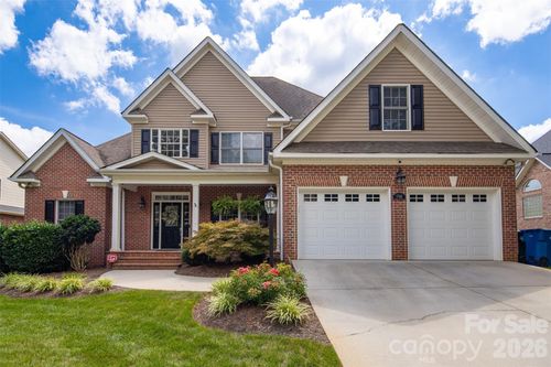 1746 30th Avenue Dr Ne, Hickory, NC, 28601-9072 | Card Image