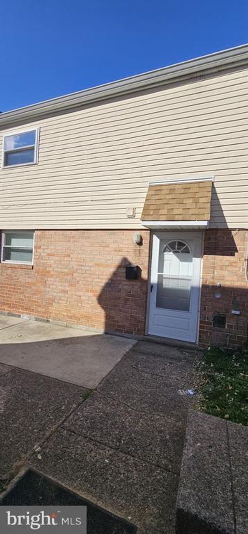 2625 Parkside Ter, Brookhaven, PA, 19015-4908 | Card Image