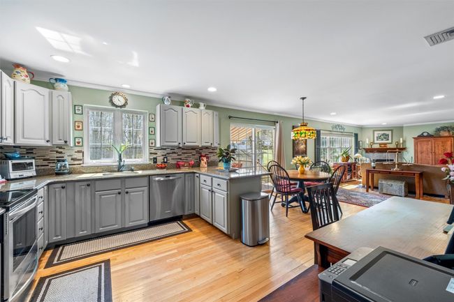 Open area with lots of natural light. | Image 12