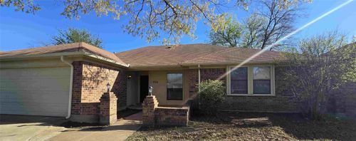934 Robinwood Drive, Arlington, TX, 76017 | Card Image
