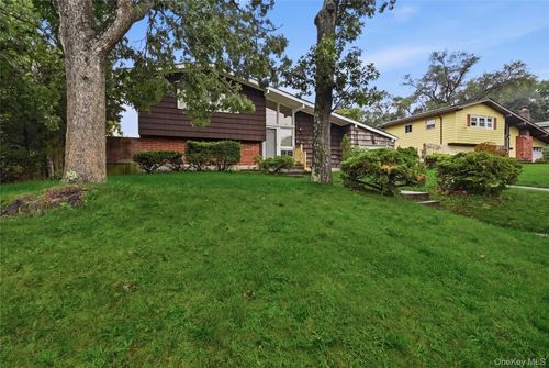 160 Hawkins Rd, Centereach, NY, 11720-1813 | Card Image