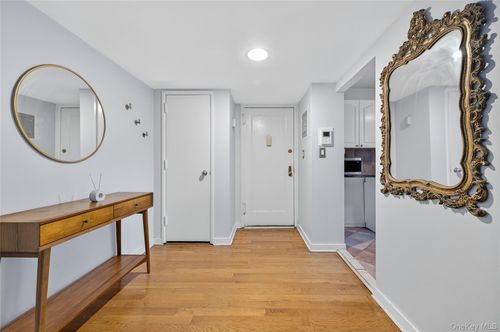 apt-3a-5 Terrace Cir, Great Neck, NY, 11021-4117 | Card Image