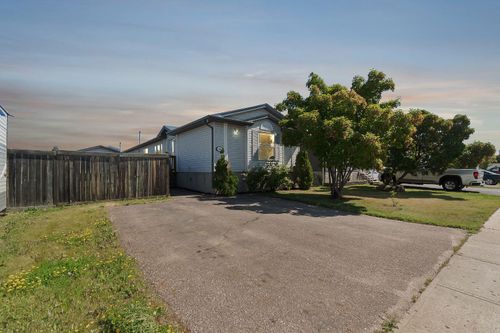 116 Balsam Way, Fort Mcmurray, AB, T9K0E9 | Card Image